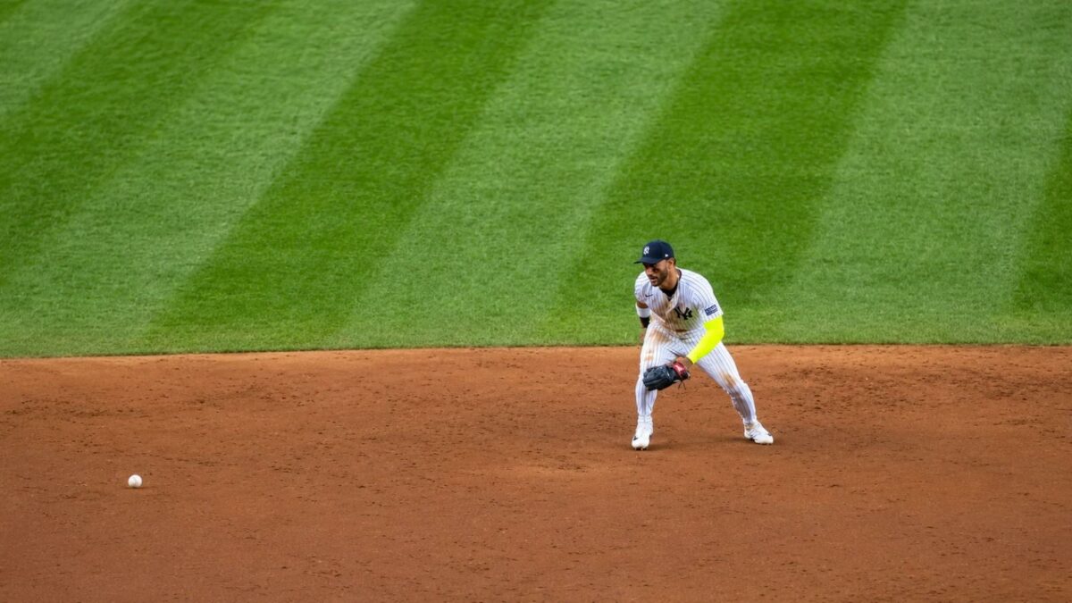 Yankees' Jose Caballero committed an error in the eight inning in 4-2 loss in New York, May 22, 2026.
