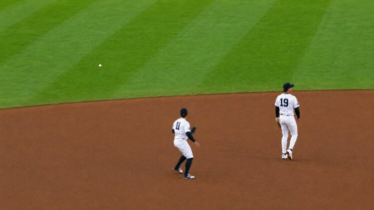 Yankees' Ryan McMahon and Anthony Volpe put together a defensive mistale allowing the Blue Jays a double in 2-0 loss, New York, May 22, 2026.