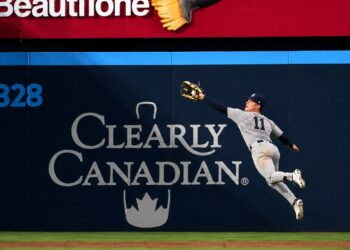 Anthony Volpe makes an outstanding catch with less than 5% probability in the Yankees' 8-3 win over the Blue Jays in Toronto, June 14, 2026.