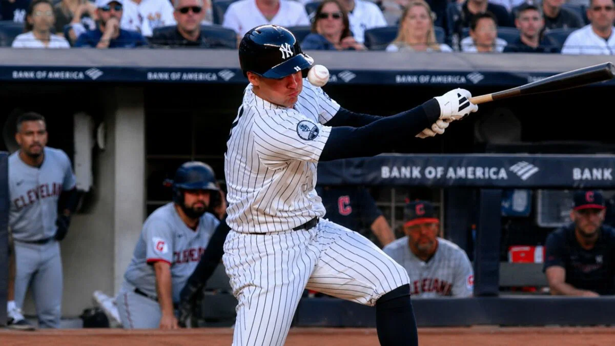 Anthony Volpe recibió un golpe en el casco durante la derrota de los Yankees por 5-4 ante los Guardianes en Nueva York, el 3 de junio de 2026.

