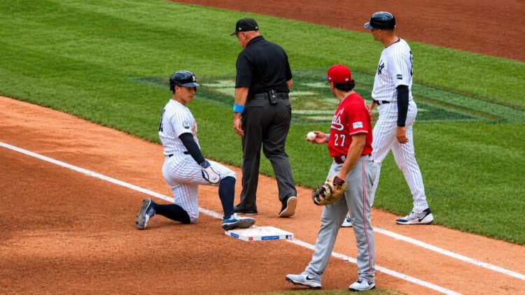 Anthony Volpe argues with umpire Brian O'Nora after picked up at first base in the Yankees' 4-1 loss to the Reds, New York, Jun 21, 2026.