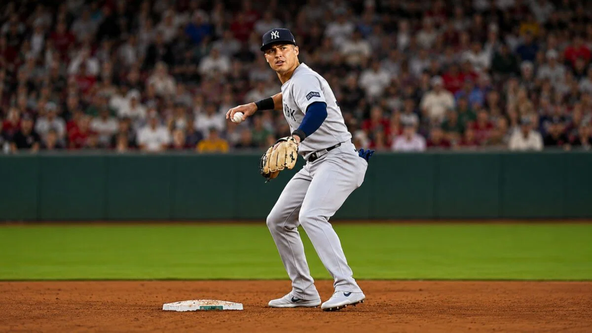Anthony volpe fields at shortstop in the Yankees' 6-3 loss to the Red Sox, Boston, Jun 26, 2026.