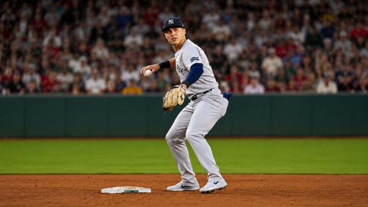 Anthony volpe fields at shortstop in the Yankees' 6-3 loss to the Red Sox, Boston, Jun 26, 2026.