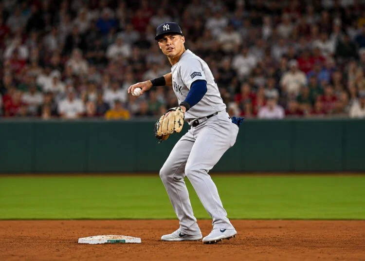 Anthony volpe fields at shortstop in the Yankees' 6-3 loss to the Red Sox, Boston, Jun 26, 2026.