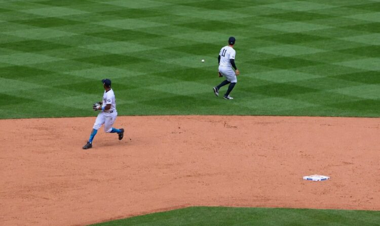 Defensive lapses by both Volpe and Chisholm in the ninth allowed a run to the Reds in the Yankees' 4-1 loss, New York, Jun 21, 2026.