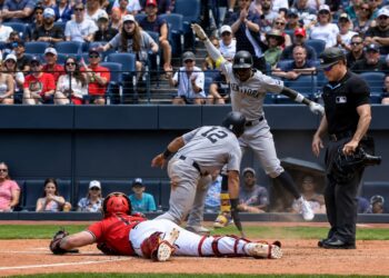 Yankees bottom order flies high with commanding 8-4 win over Guardians
