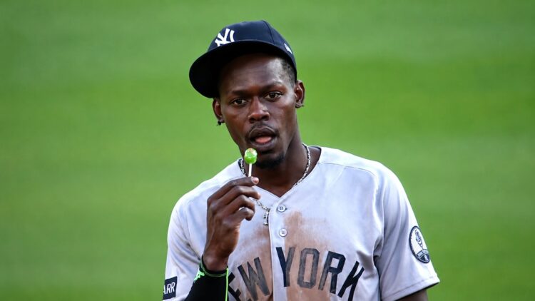 Jazz Chisholm is having a blow pop at the second base during the Yankees' 5-3 loss to the Tigers, Detroit, Jun 22, 2026.
