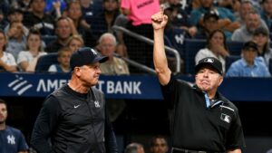 Boone reconoce su error tras el feo lío de la doble expulsión de los Yankees