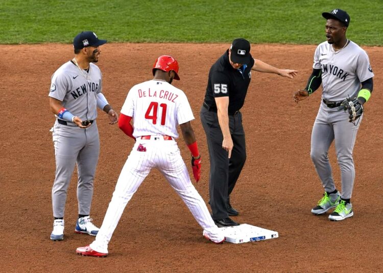 Ump Brennan Miller's intentional-drop ruling denied Jose Caballero a double play in the fourth in the Yankees' 3-1 win over the Phillies, Philadelphia, July 25, 2026.