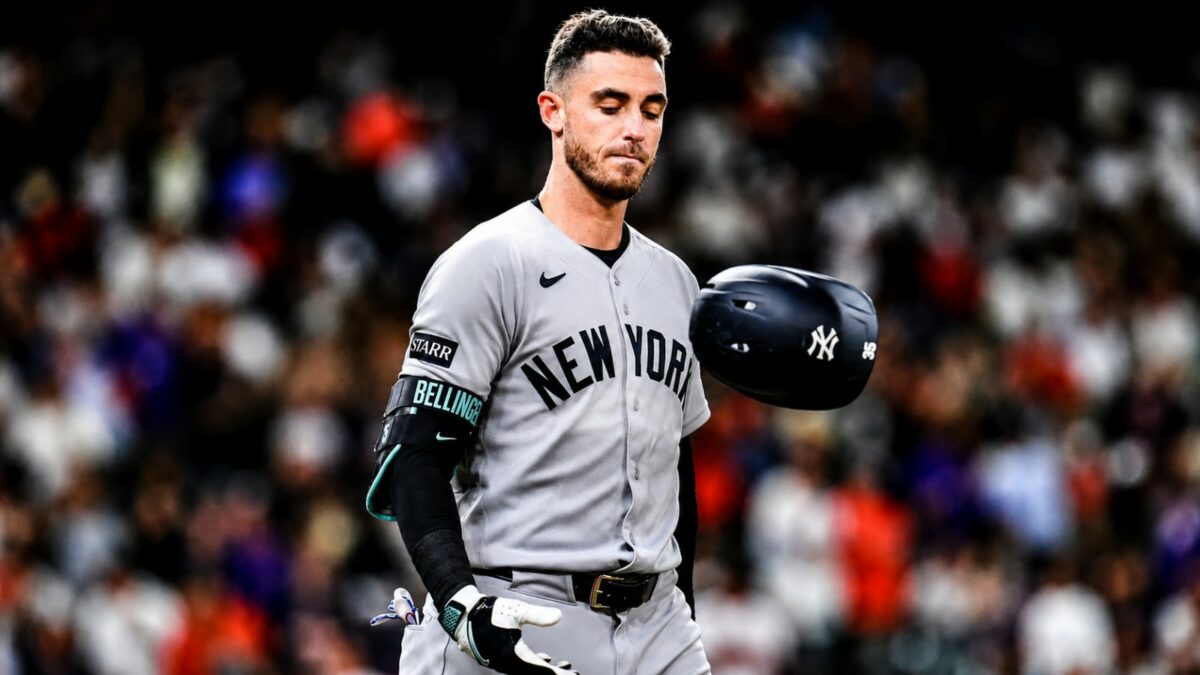 Cody Bellinger reacciona después de que un error suyo provocara que lo eliminaran en primera base durante la derrota por 6-4 de los Yankees ante los Rays en Tampa, el 7 de julio de 2026.