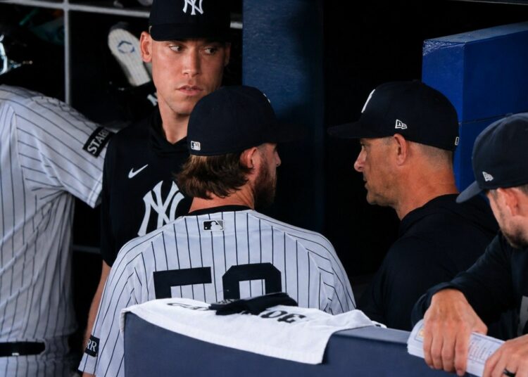 Paul Blackburn talks to manager Aaron Boone during the Yankees' 2-0 win over the Pirates, New York, July 22, 2026.
