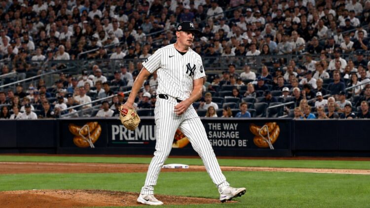 Brent Headrick completed 55 scoreless appearances in Yankees' 3-1 win over the Blue Jays, New York, August 21, 2026.
