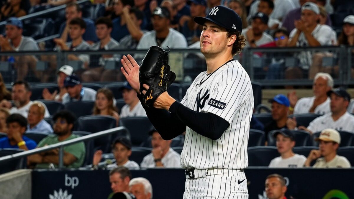 Cam Schlittler pitched six innings with only 1 ER in the Yankees' 3-1 win over the Blue Jays, New York, August 21, 2026.