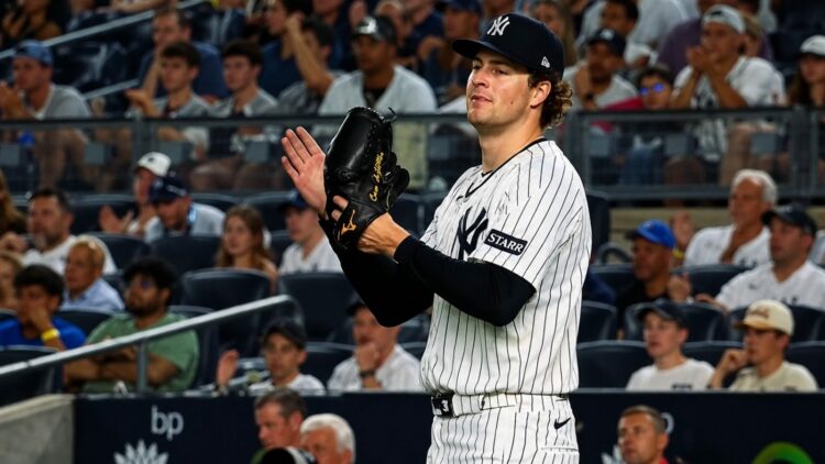 Cam Schlittler pitched six innings with only 1 ER in the Yankees' 3-1 win over the Blue Jays, New York, August 21, 2026.
