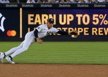 George Lombard Jr. made a diving defense that ended in a double play in the Yankees' 3-1 loss to the Cardinals, New York, August 5, 2026.