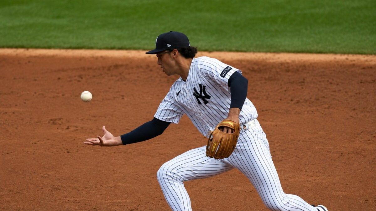 George Lombard Jr. makes a fielding in the Yankees' 8-3 win over the Blue Jays, New York, August 23, 2026.