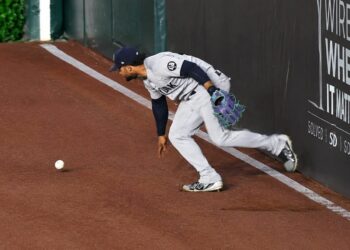 A misfielding by Jasson Dominguez handed Cubs a triple as the Yankees lose 5-2 to the Cubs at Wrigley Field, Chicago, August 1, 2026.