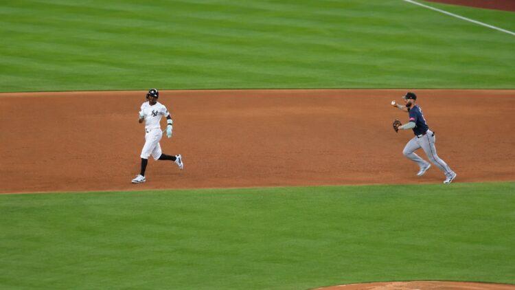 Jazz Chisholm Jr. was picked off between 1B and 2B in the Yankees' 4-1 win over the Mariners, New York, August 11, 2026.