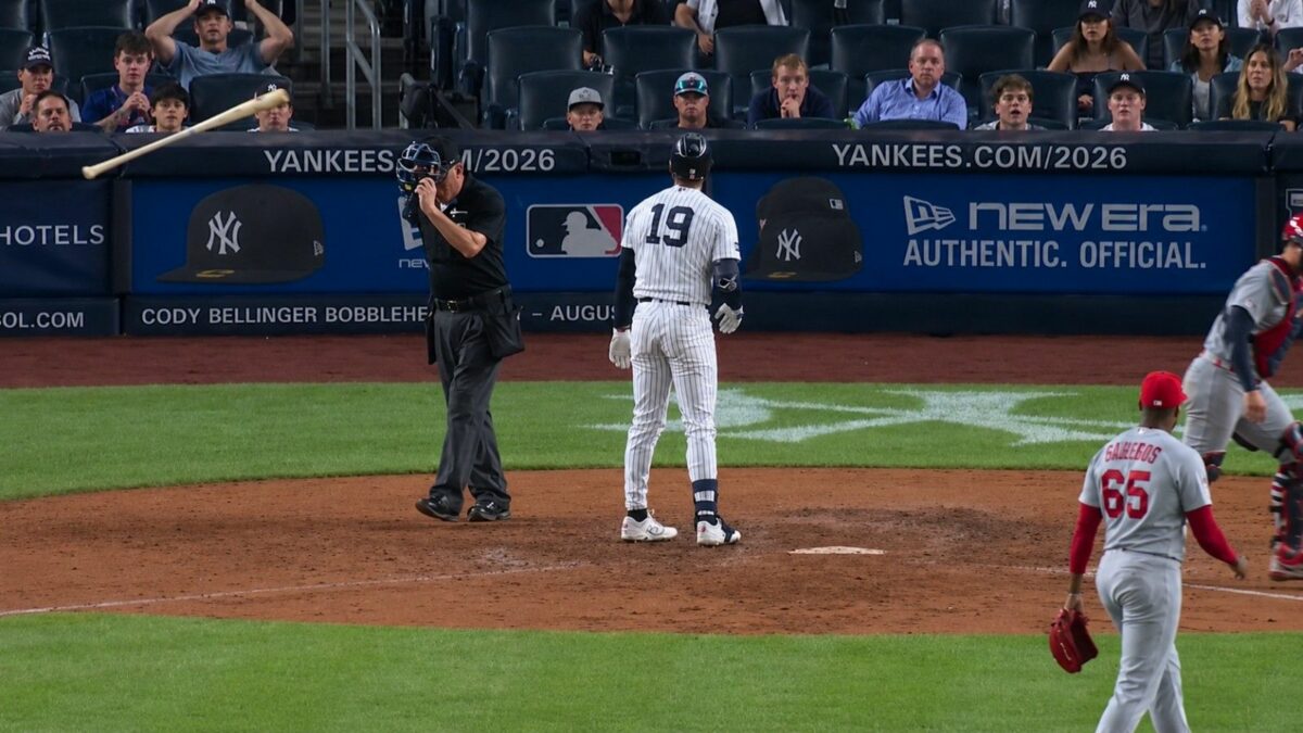 Ryan McMahon tossed his bat in anger after going down swinging in the sixth and bases loaded. The Yankees lost 3-1 to the Cardinals. New York, August 5, 2026.