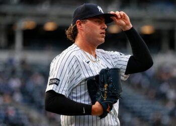 Ryan Weathers pitched 5 ²/₃ innings with 1 ER in the Yankees' 4-1 win over the Mariners, New York, August 11, 2026.