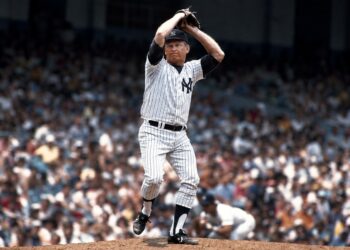 Tommy John pitches for the Yankees on July 27, 1988, in the 16-3 win over the Brewers in New York.