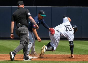 Trent Grisham was tagged after a strange jump at second base in the Yankees' 1-0 loss to the Mariners, New York, August 13, 2026.