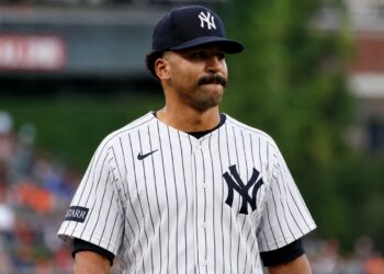 Trent Grisham reacts after missing a catch in the Yankees' 3-1 loss to the Cardinals, New York, August 5, 2026.