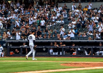 Will Warren gets a standing ovation as he leaves mound in the eight in the Yankees' 16-1 win over the Red Sox, New York, August 30, 2026.