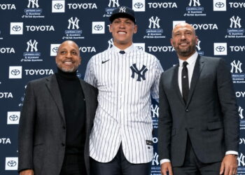 Yankees legend Willie Randolph is with Aaron Judge and Derek Jeter in 2022.