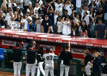 The Yankees players, manager, coach and the staff are doing the fist thing with fans after the 7-3 win over the Angels, Anaheim, September 1, 2026.