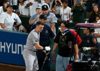 Ben Rice rushes to meet photographer Steven Park, who was hit by his foul ball, in the Yankees' 6-3 win over the Angels, Anaheim, September 2, 2026.