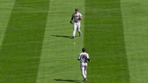 Lombard’s error last, but Yankees build 5-4 marathon loss to Twins much earlier