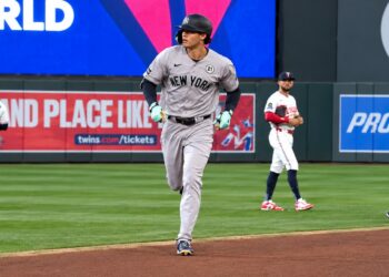 Spencer Jones hits his 10th career home run in the Yankees' 8-1 win over the Twins, Minnesota, September 15, 2026.