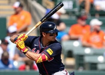 Mauricio Dubon became a free agent after the Braves' 2026 postseason ends with loss to the Brewers.